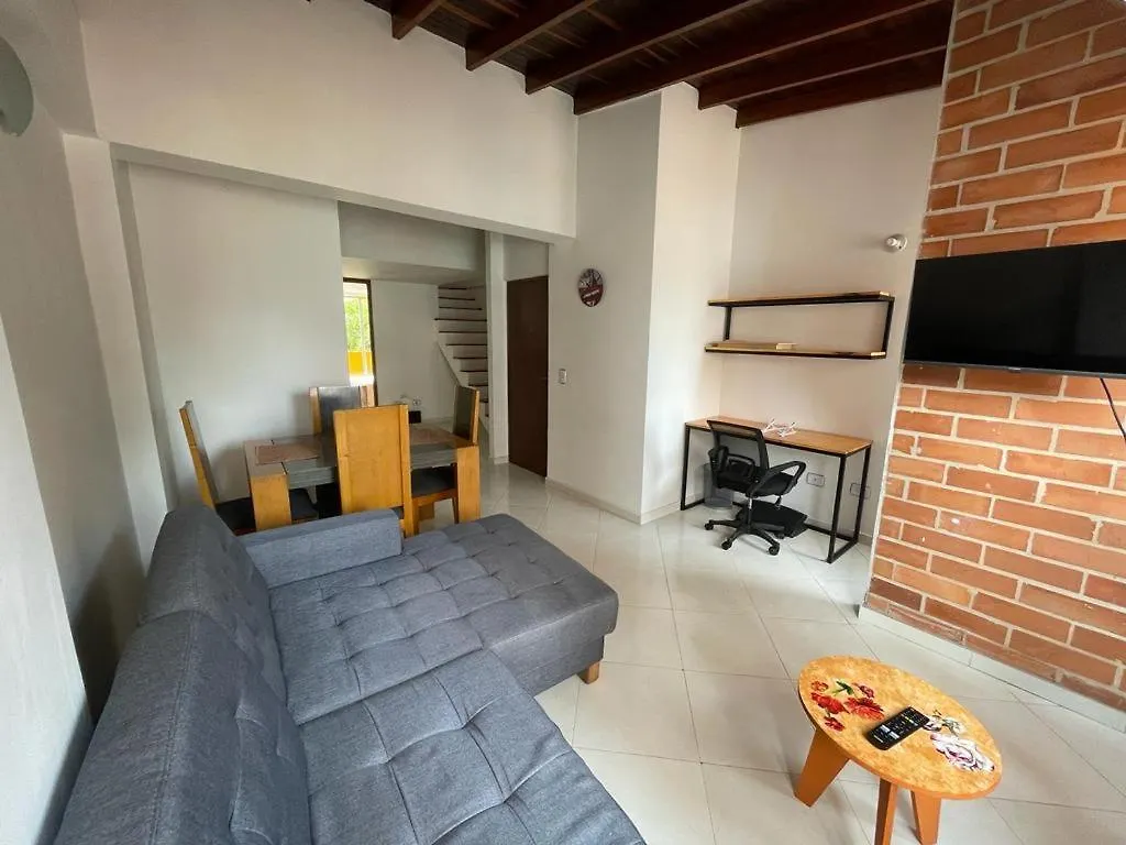 Two-Floor Aparment, Spacious And Quiet Sabaneta