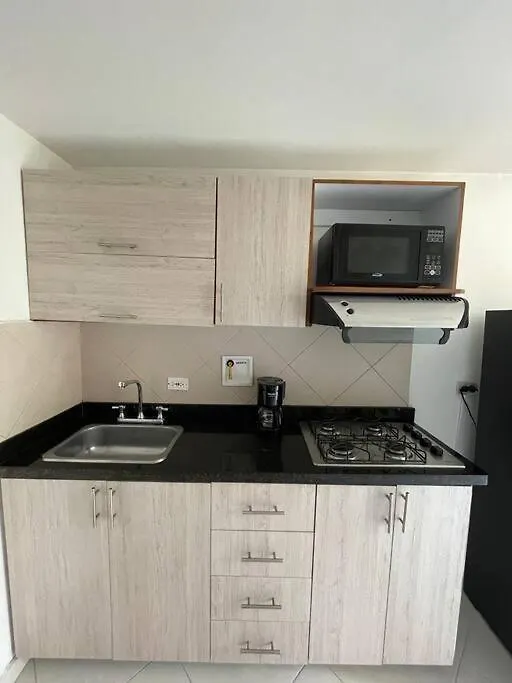 Two-Floor Aparment, Spacious And Quiet Sabaneta Apartment